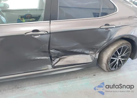 2021 Toyota Camry Se z USA, uszkodzony, nr VIN 4T1G11AK2MU408043